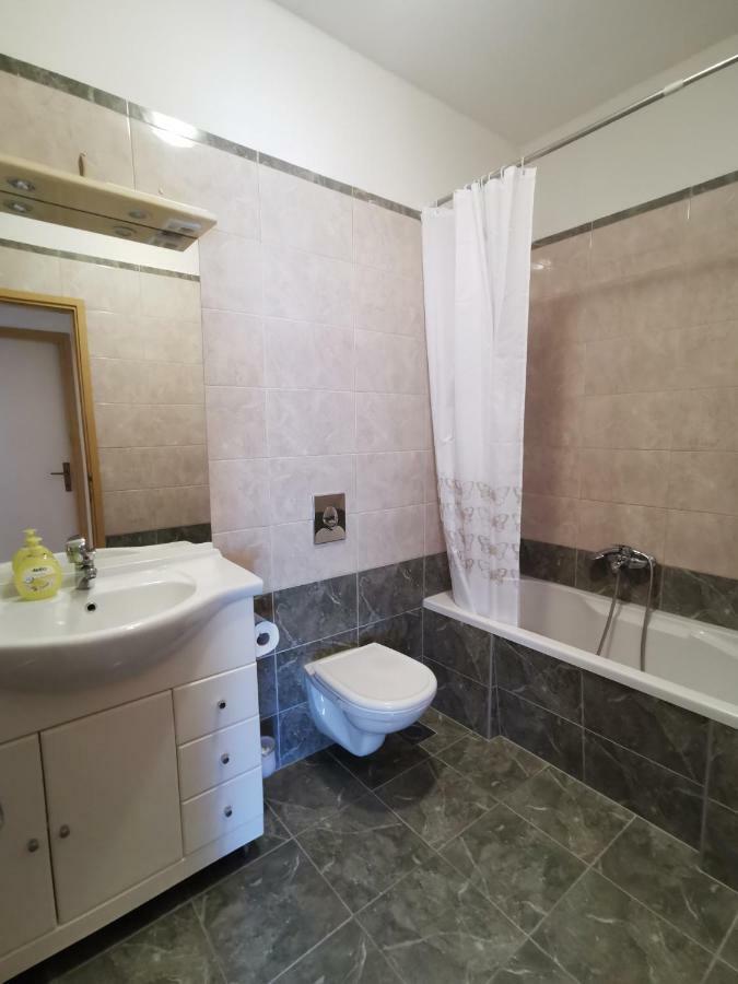 Big And Spacious Apartment In The Heart Of Omiš Exterior foto